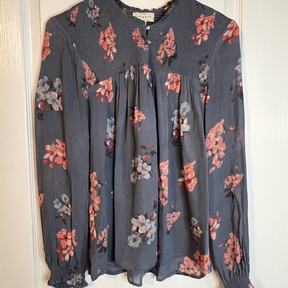 Lucky Brand Top in Gray Floral, Size Small